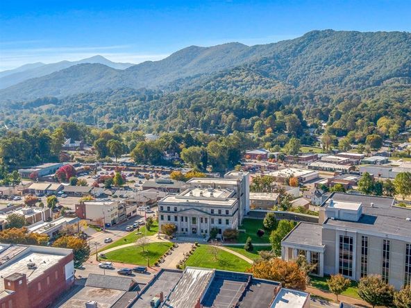 237 Ratcliff Cove Rd., Waynesville, NC 28786